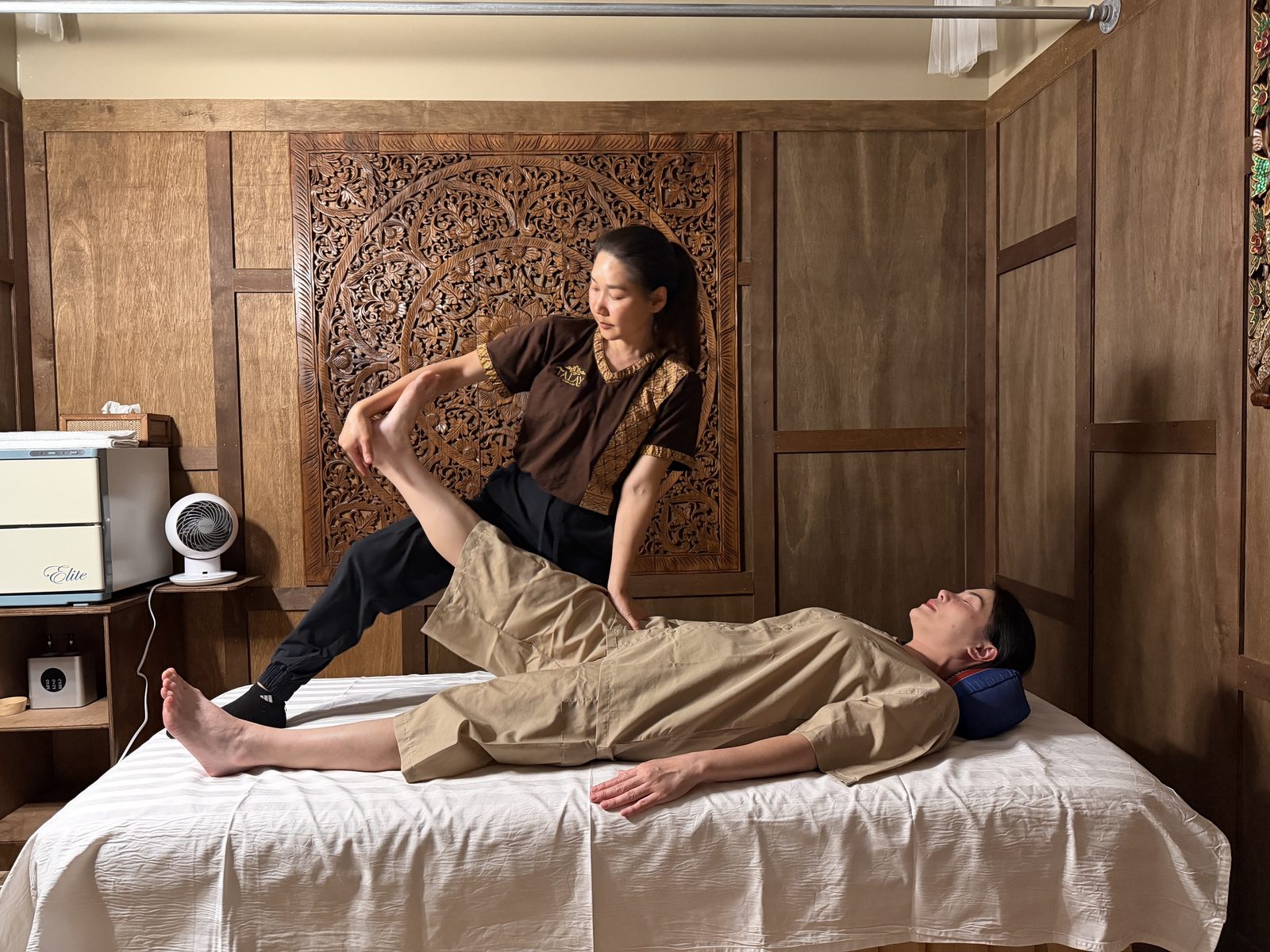 Assisted stretch massage technique